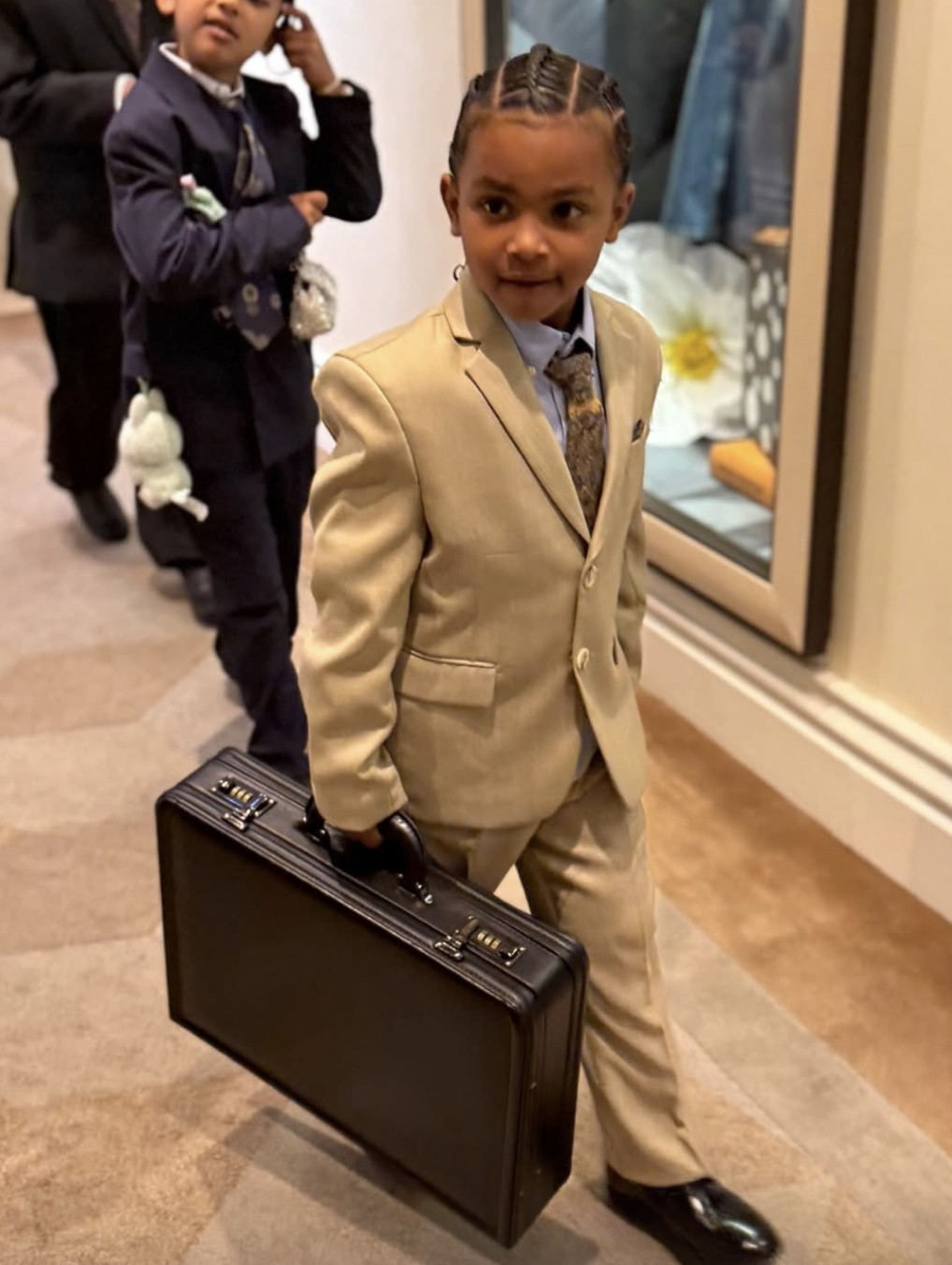 Ким Кардашьян окончила университет 